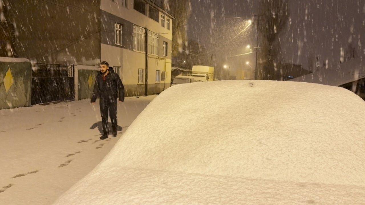 Yaz Beklerken Kış Geri Geldi: Sarıkamış’ta Kar Kalınlığı 15 Santimetreyi Aştı
