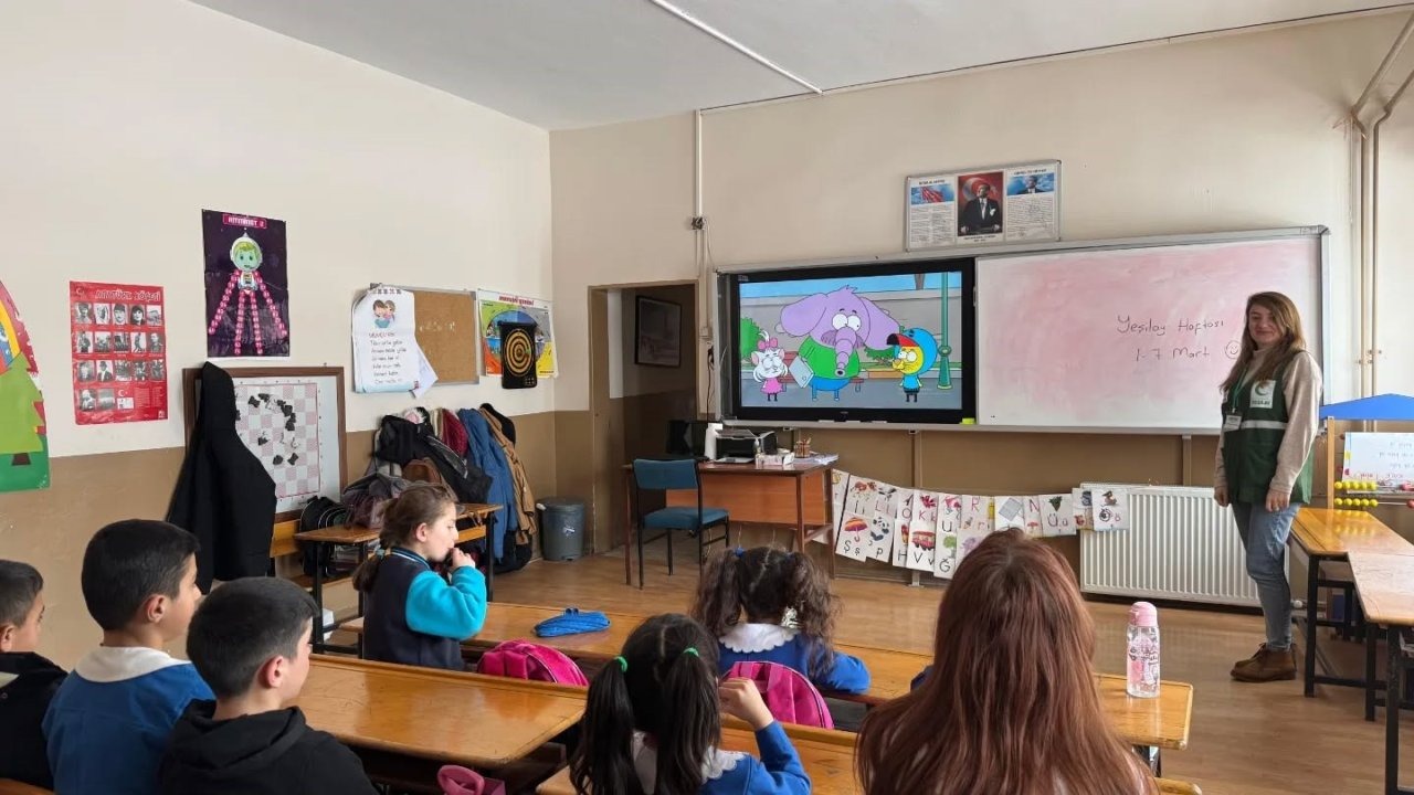 Yeşilay Kars Şubesi’nden Azat İlkokulu Öğrencilerine Sağlıklı Yaşam Eğitimi