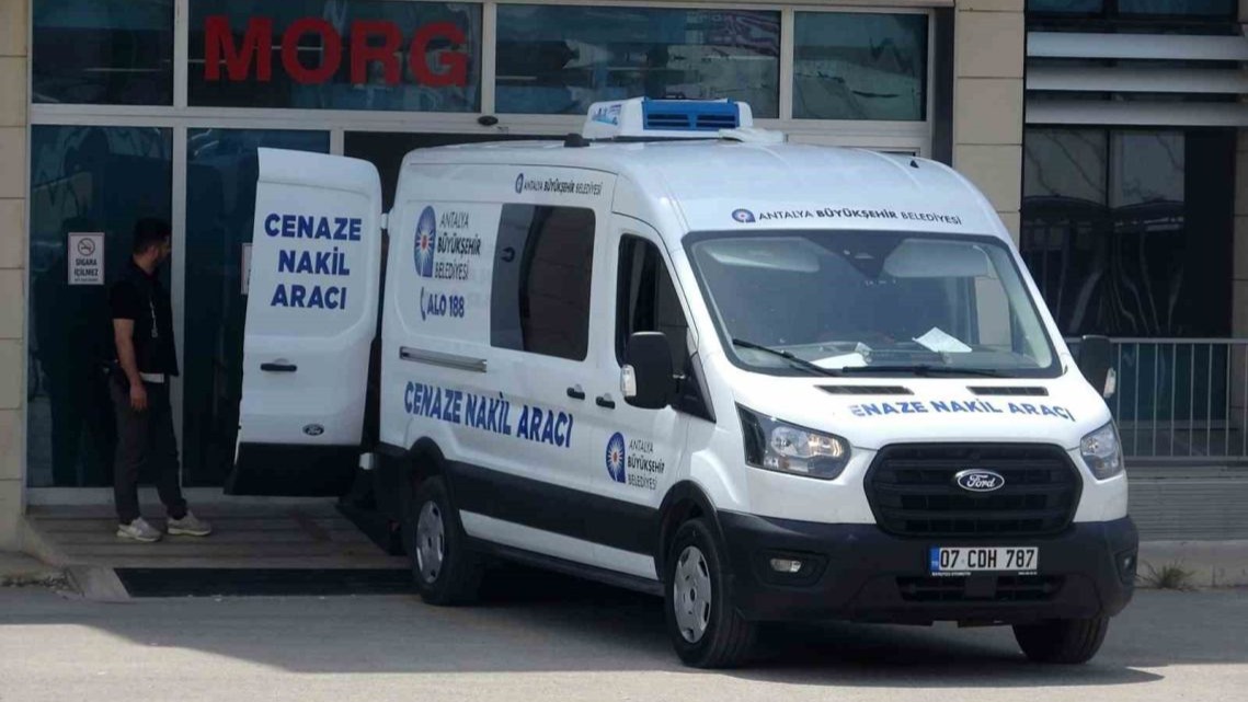 16 Yaşındaki Çocuk Evinde Ölü Bulunmuştu! Acılı Aile Cenazeyi Teslim Aldı