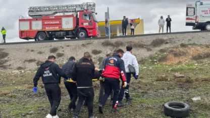 Van Çaldıran’da Kamyonet Şarampole Yuvarlandı: Sürücü Yaralı