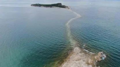 Vangölü Aktivistleri’nden Acil Çağrı: Çarpanak Adası Ziyaretlere Kapatılsın