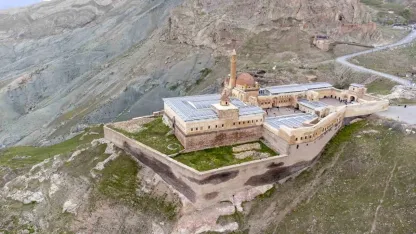 Adrenalin Ağrı Dağı'nda Zirve Yapacak: 3 bin 200 Rakımda Yarış