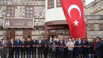 Erzurum’da Tarihi Buluşma: Kale Gölgesinde Sahaf Açılışı Yapıldı