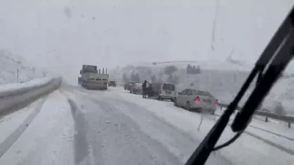 Erzurum’da Kar Yağışı ve Tipi: Görüş Mesafesi 5 Metrenin Altına Düştü