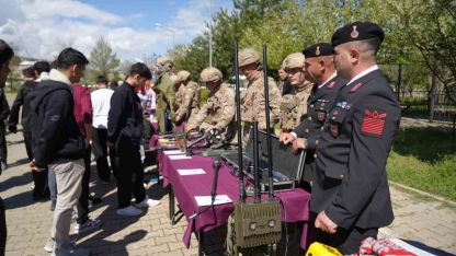 Kadın Subaylar İlgi Odağı Oldu: Muşlu Öğrencilere Jandarma Mesleği Tanıtıldı