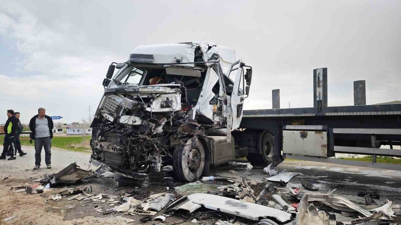 Ahlat-Ovakışla Yolunda Feci Kaza: 1 Ağır Yaralı