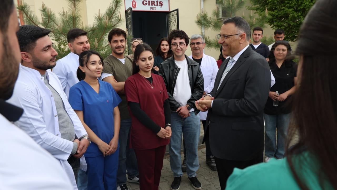 Iğdır'da Kardeşlik Stajı: Rektör Gürel Nahçıvanlı Gençlerle Buluştu