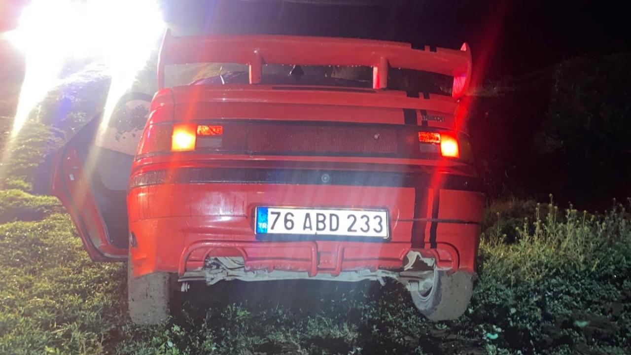 Iğdır’da Yağış Kaza Getirdi: Otomobil Sulama Kanalına Uçtu
