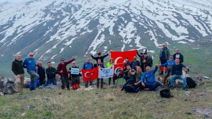 Iğdırlı Dağcılardan 1 Mayıs Kutlaması: Ağrı Dağı Eteğinde Anlamlı Tırmanış