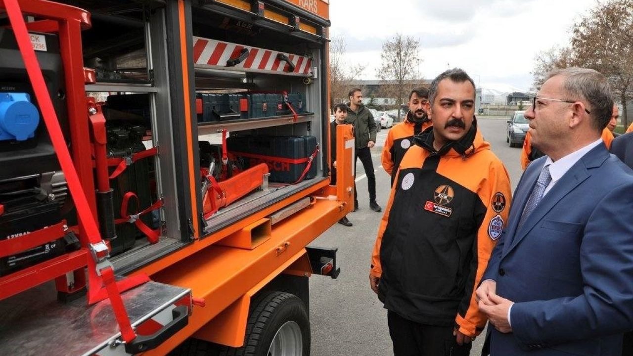 Karayolları'ndan Arama-Kurtarma Gücü: 27 Personel Arma ve Belgelerini Aldı