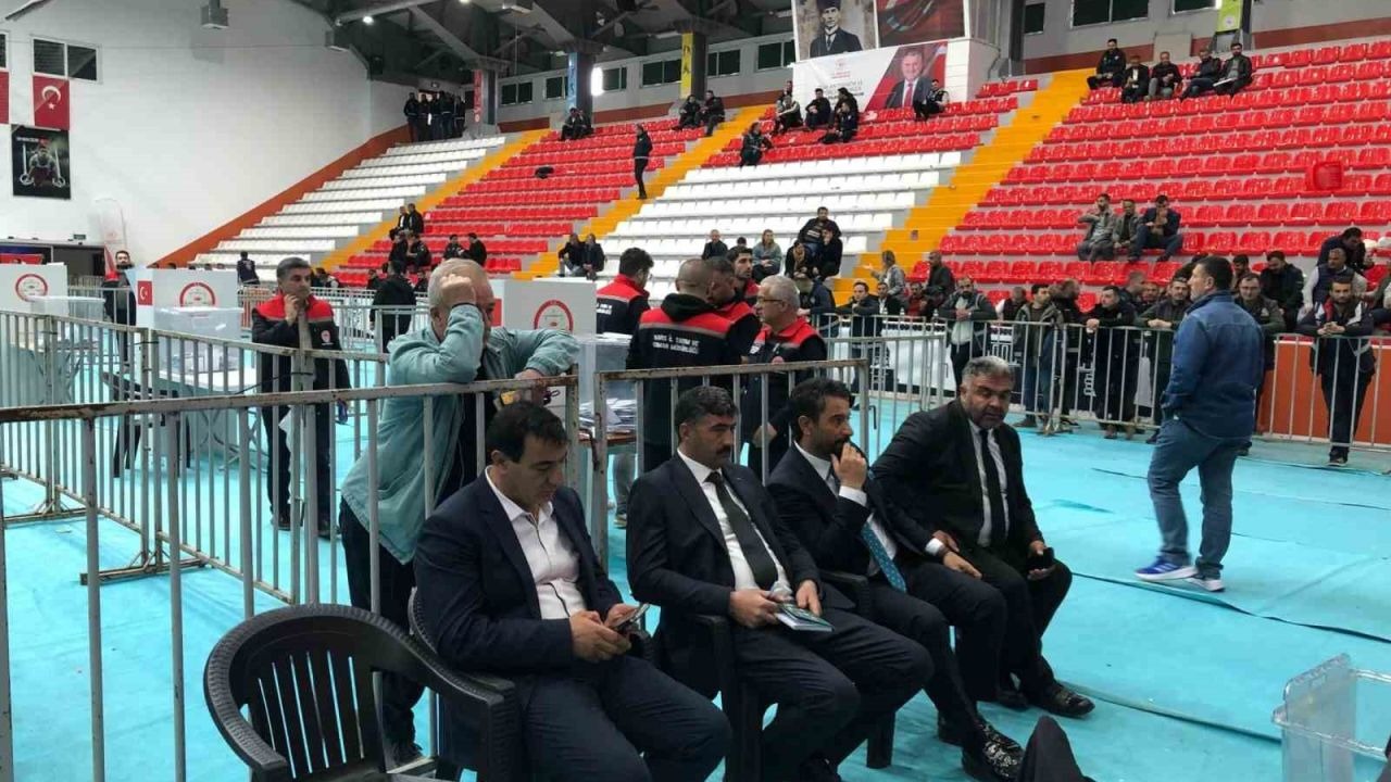Kars’ta Hayvancılığın Zirvesinde Demokrasi Şöleni: 3 Bin 42 Üye Sandığa Gitti