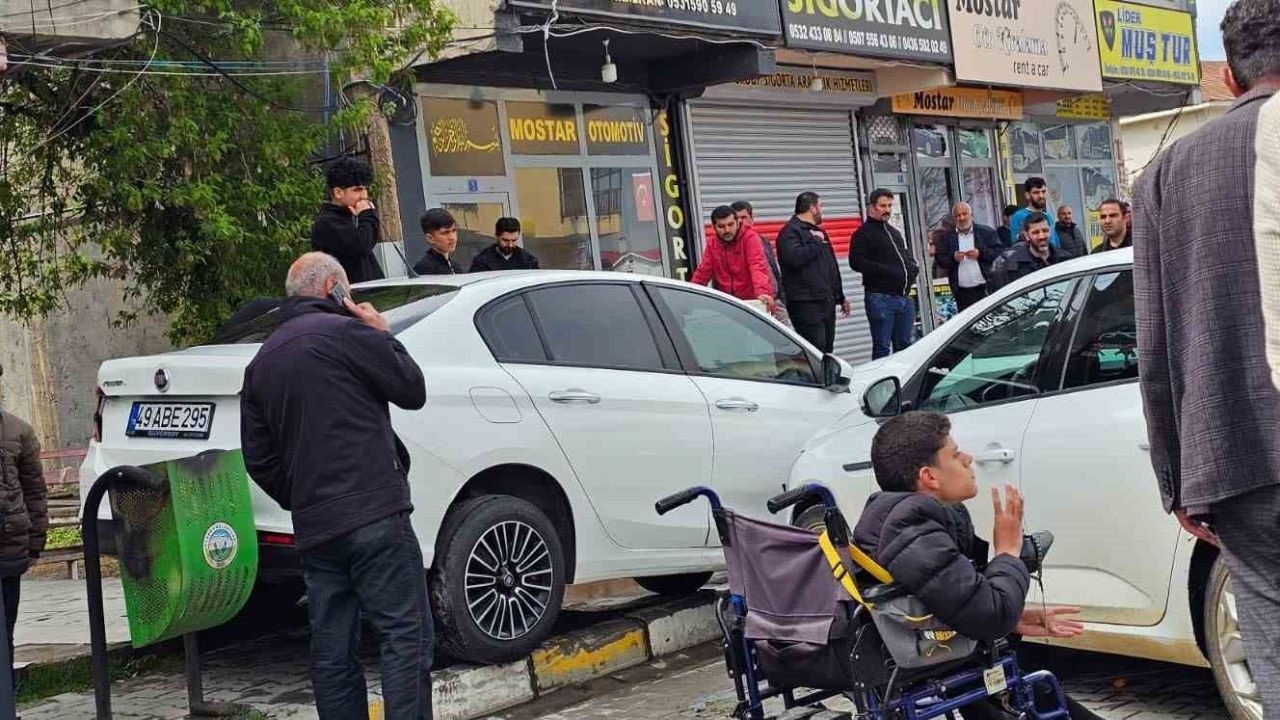Muş Hasköy’de Korkutan Çarpışma: İki Araç Birbirine Girdi