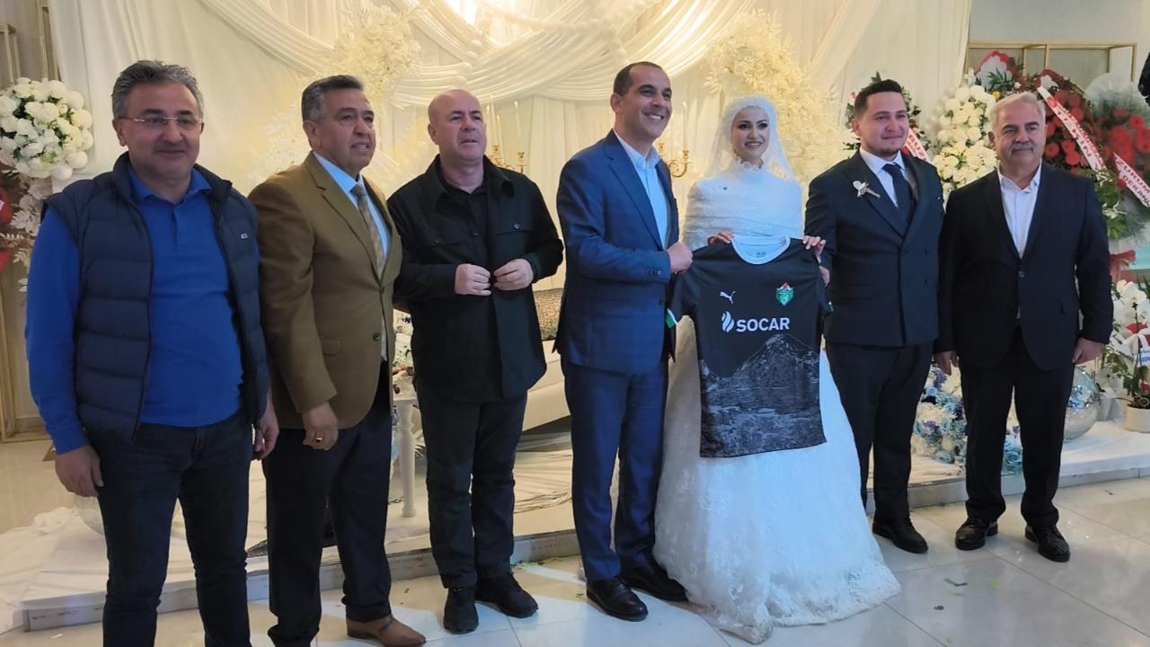 Vali Taşolar’dan Genç Çifte “Iğdır FK” Jesti