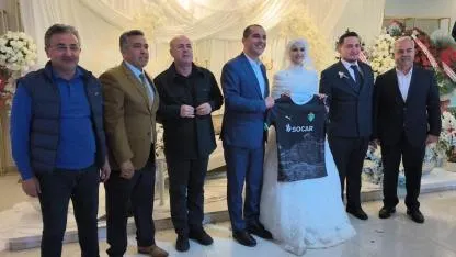 Vali Taşolar’dan Genç Çifte “Iğdır FK” Jesti