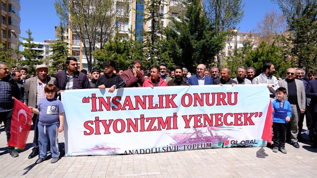 Van’da Cuma Namazı Sonrası Gazze Mesaisi: Küresel Sumud Filosu’na Yapılan Müdahale Kınandı