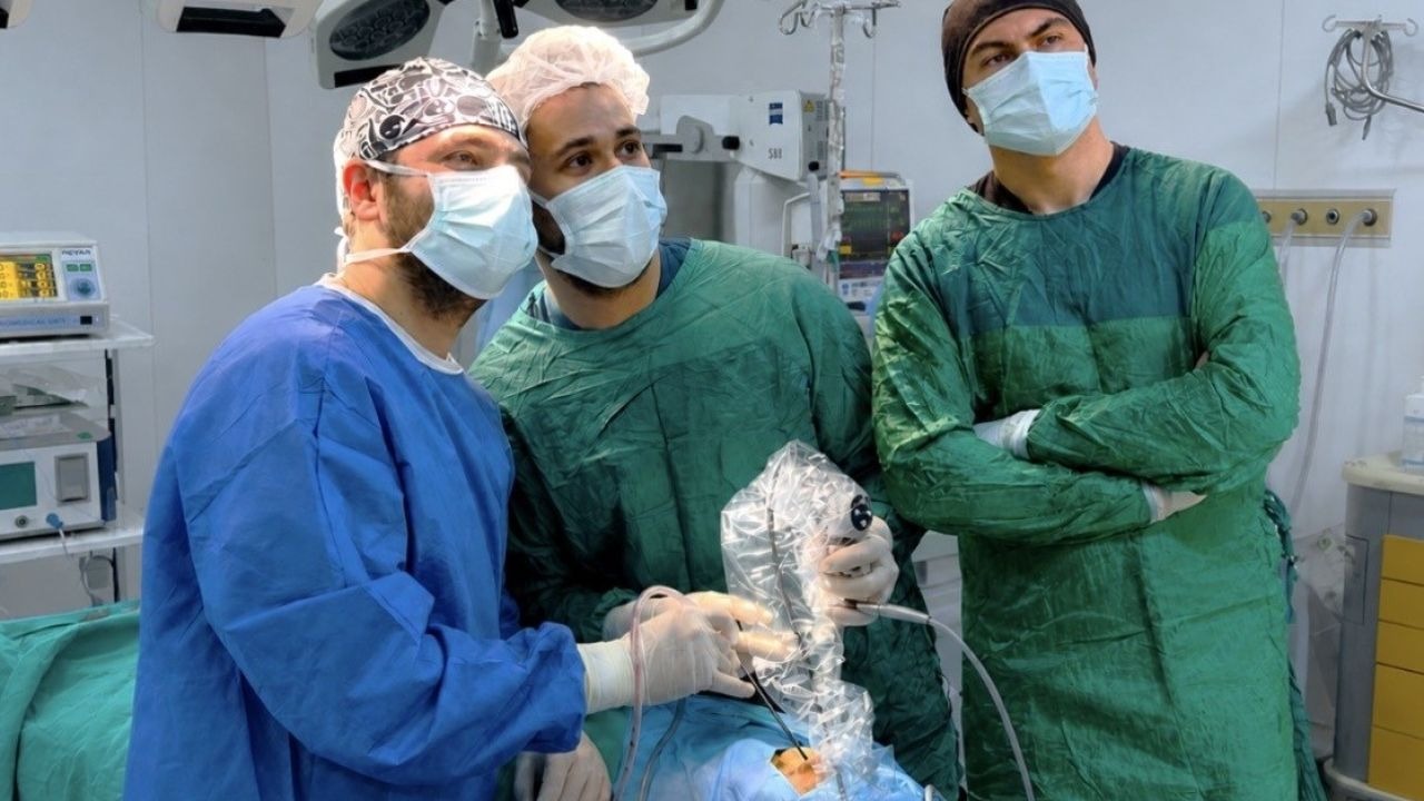 Van'da Mucize Kurtuluş: Aynı Anda Hem Sezaryen Hem Beyin Ameliyatı