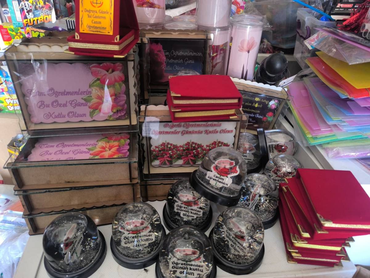 Iğdır’da Öğretmenler Günü Hediyeleri Ünsal Kırtasiye’de