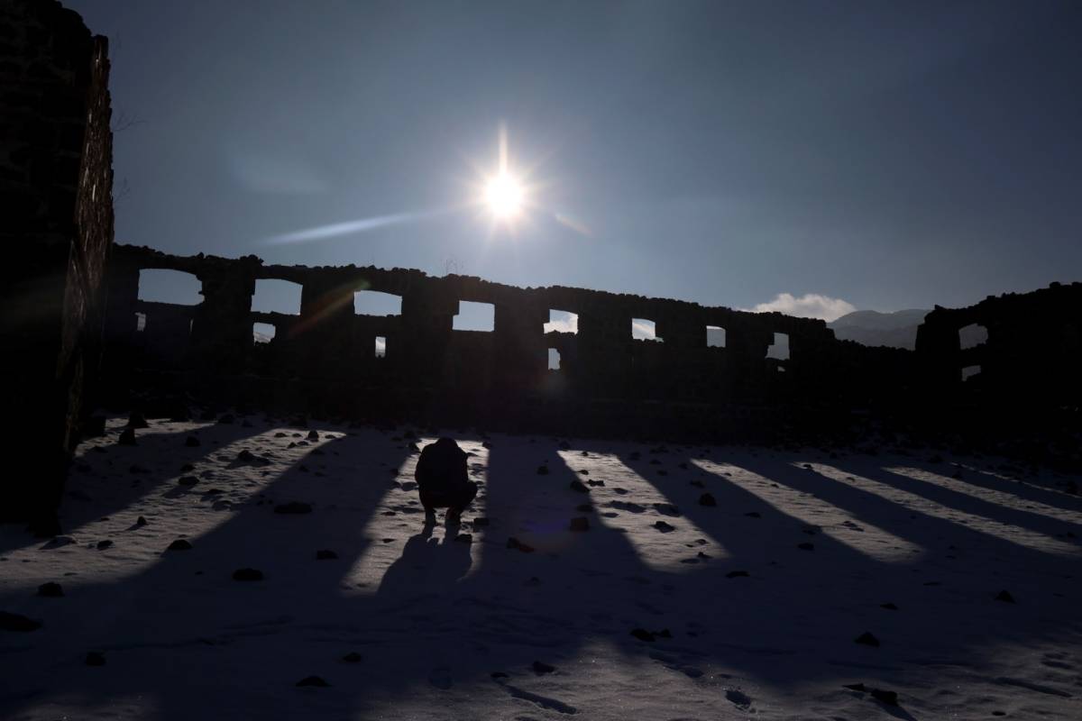 Iğdır Serdar Bulak Yaylası’ndaki Tarihi Kışla İlgi Çekiyor