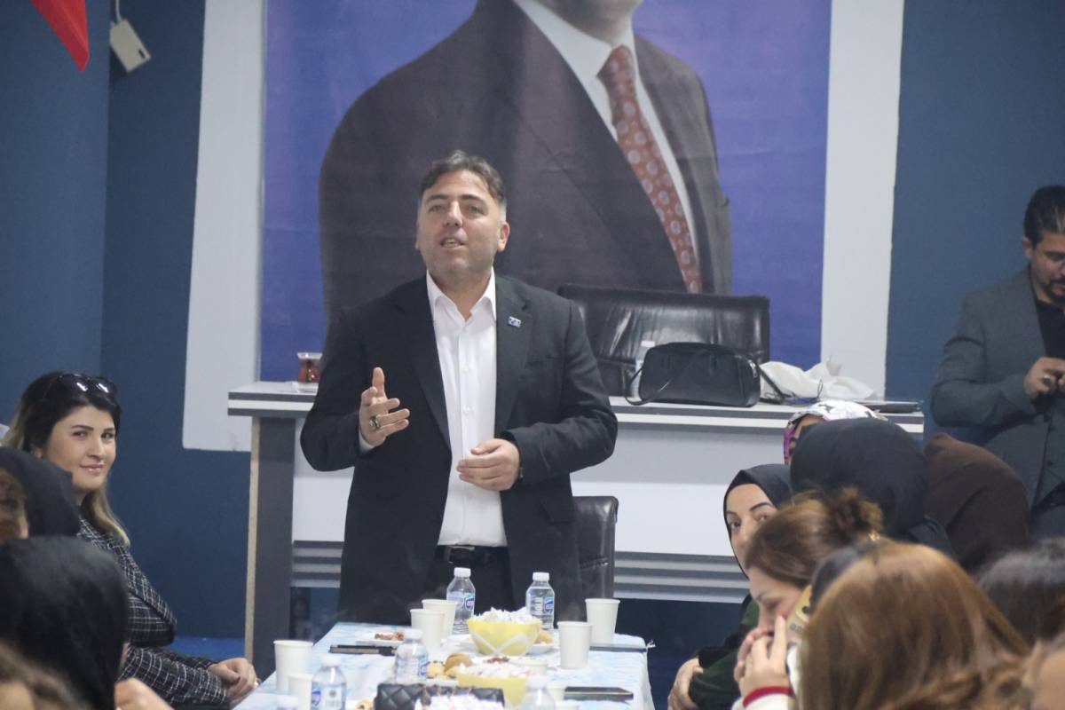 Iğdır'da Siyasete Kadın Eli Değdi! Anahtar Parti İl Danışma Toplantısında Yoğun Katılım