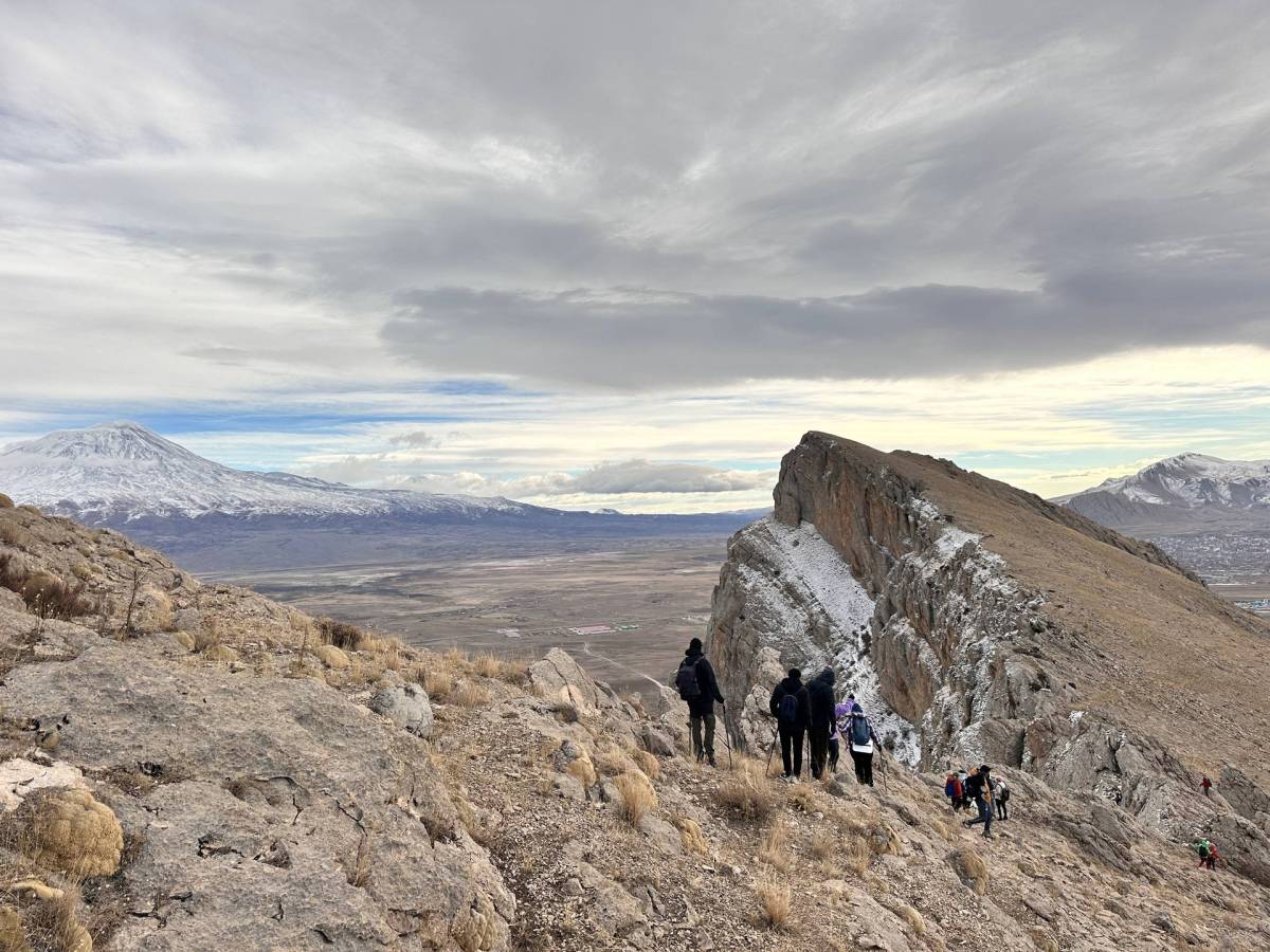 AKUD’dan Ağrı Dağı Manzarası Eşliğinde Kalus Dağı Tırmanış