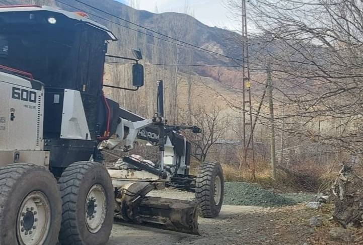 Gaziler’de Yağışlar Nedeniyle Bozulan Yolların Onarımı Sürüyor