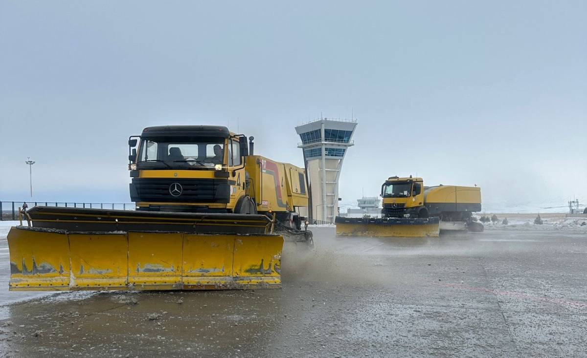 Iğdır Havalimanı’nda Kar Seferberliği: Pist ve Apron Uçuşlara Hazır!