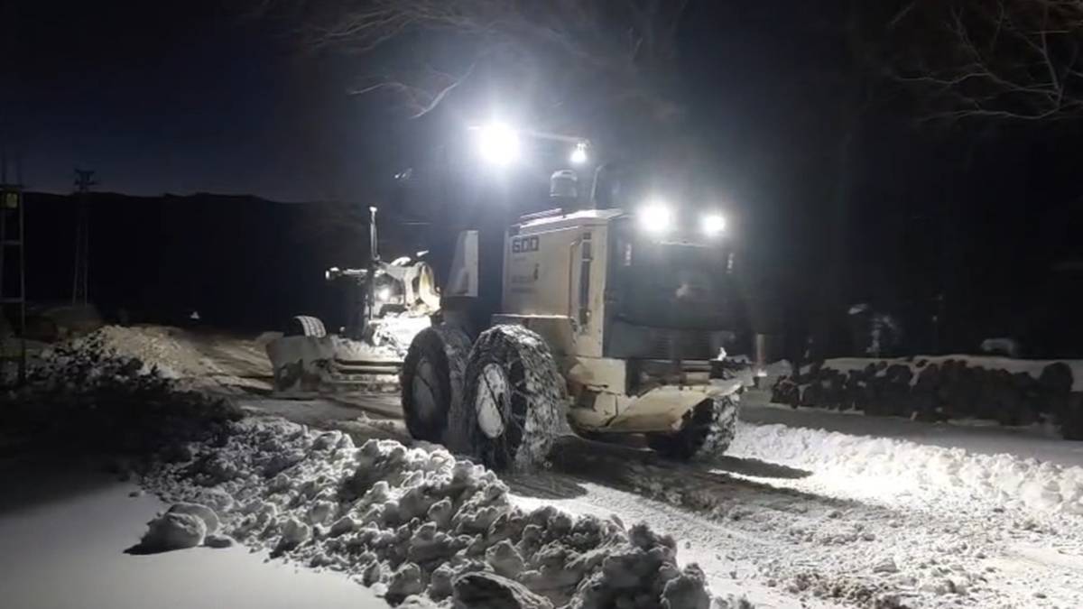 Iğdır’da Kar Mesaisi: 22 Köy Yolu İçin Ekipler Seferber Oldu!