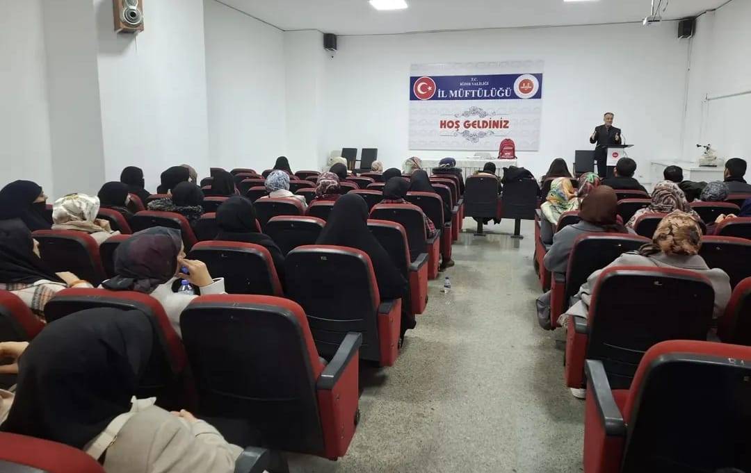 Iğdır AFAD'dan Fahri Kur'an Kursu Öğreticilerine Afet Eğitimi