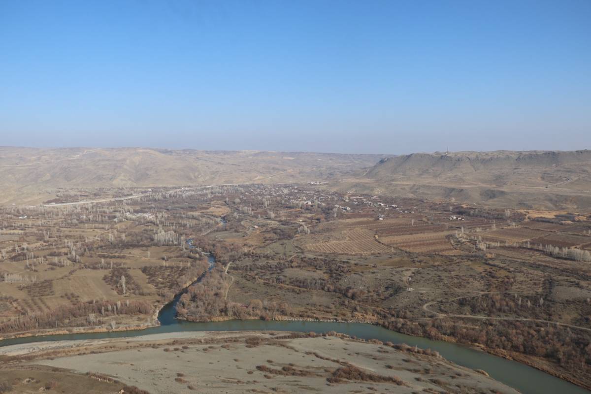 Türkiye-Ermenistan Sınır Hattı Havadan Görüntülendi: Aras Vadisi’nde Görsel Şölen