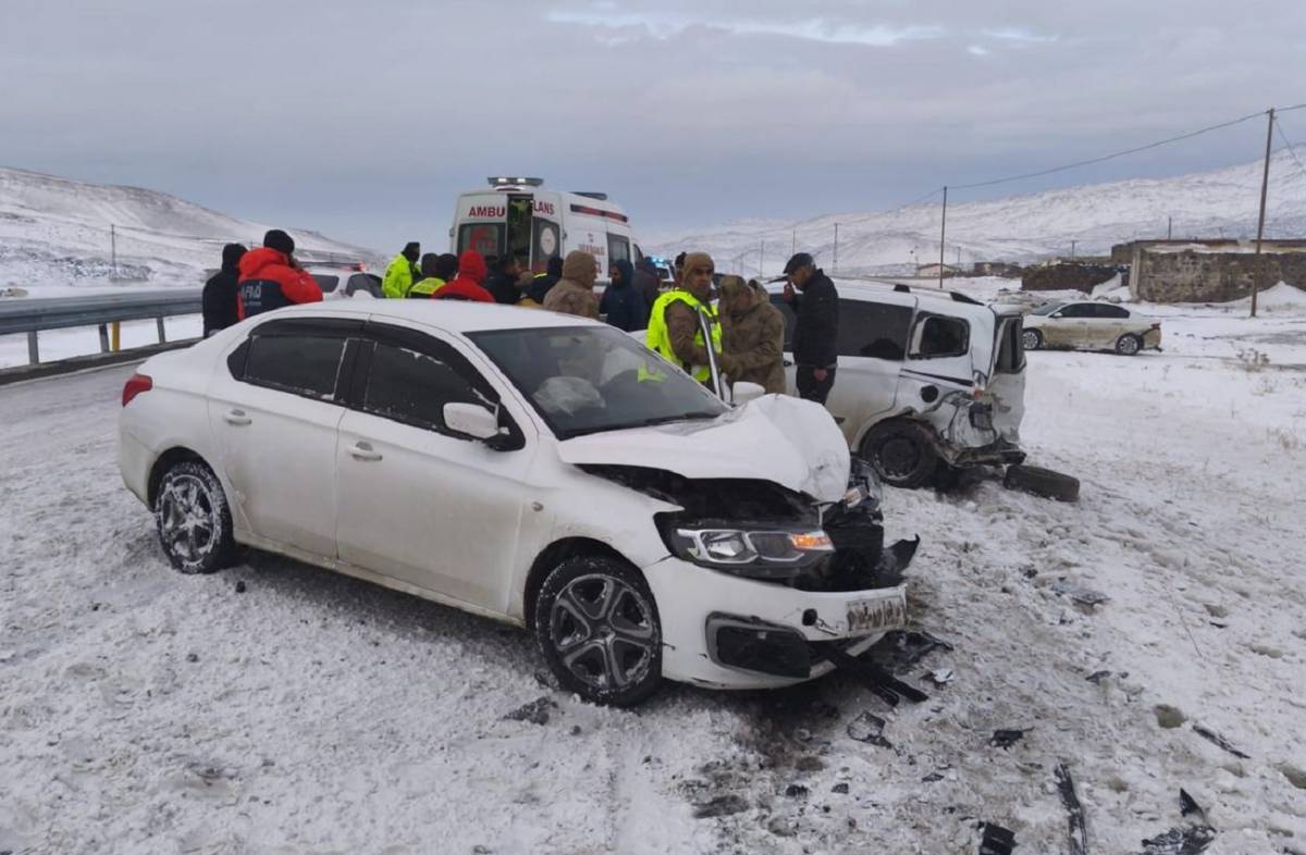 Iğdır–Doğubayazıt Karayolunda Zincirleme Kaza: 3 Yaralı