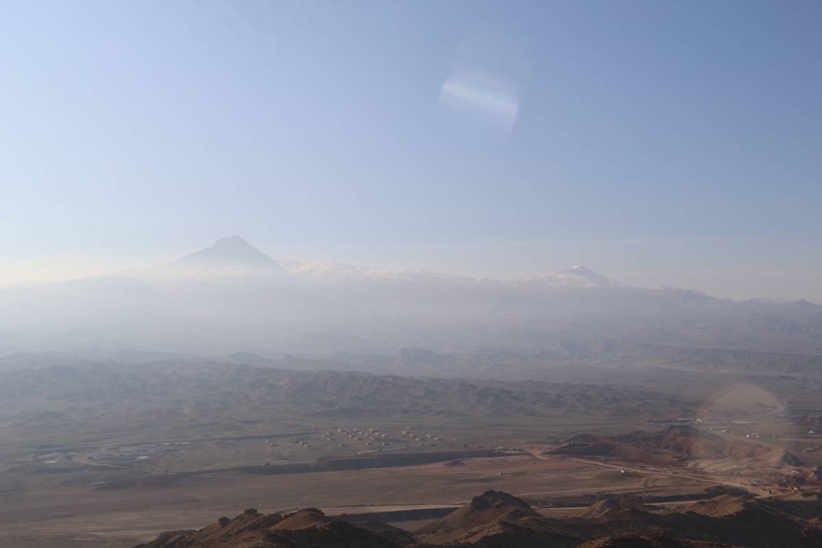 Iğdır’da Büyüleyen Manzara! Tekelti Dağı Sis Altında Kaldı, Kartpostallık Görüntüler Oluştu