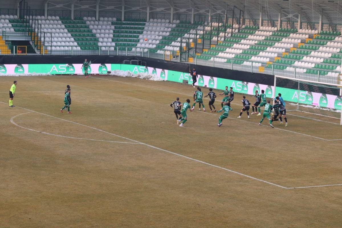 Iğdır FK - Sakaryaspor: İlk Yarıda Gol Sesi Çıkmadı!