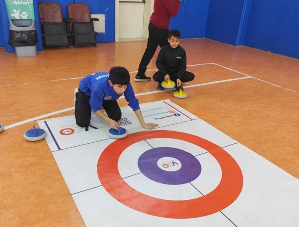 Iğdır'da Bir İlk: Floor Curling Heyecanı Topçular Spor Salonu’nda Başladı!