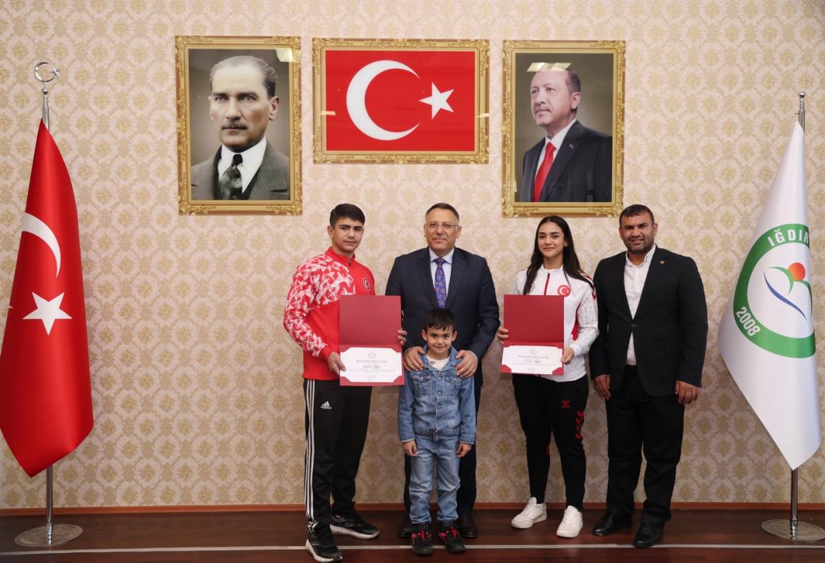 Iğdır Üniversitesi'nden Milli Gururlara Başarı Belgesi: Rektör Gürel Sporcuları Ağırladı