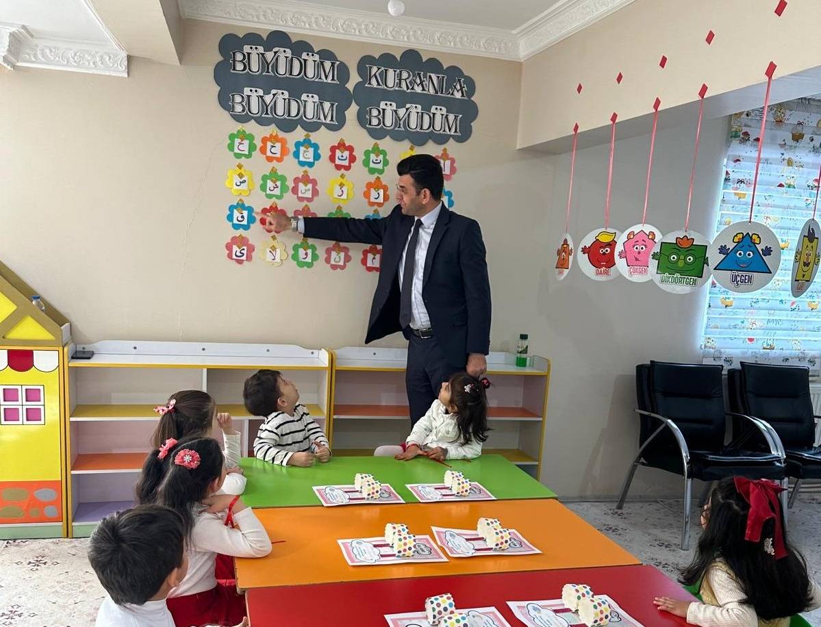 Tuzluca’da Minik Eller Karneyle Buluştu: Müftü Adem Altun Çocukların Sevincine Ortak Oldu