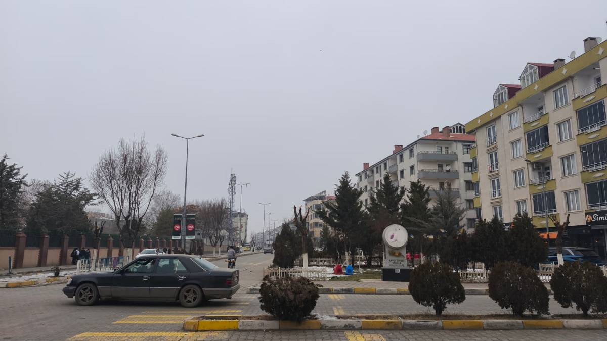Iğdır'da Hava Kirliliği ve Yoğun Sis Hayatı Olumsuz Etkilemeye Devam Ediyor