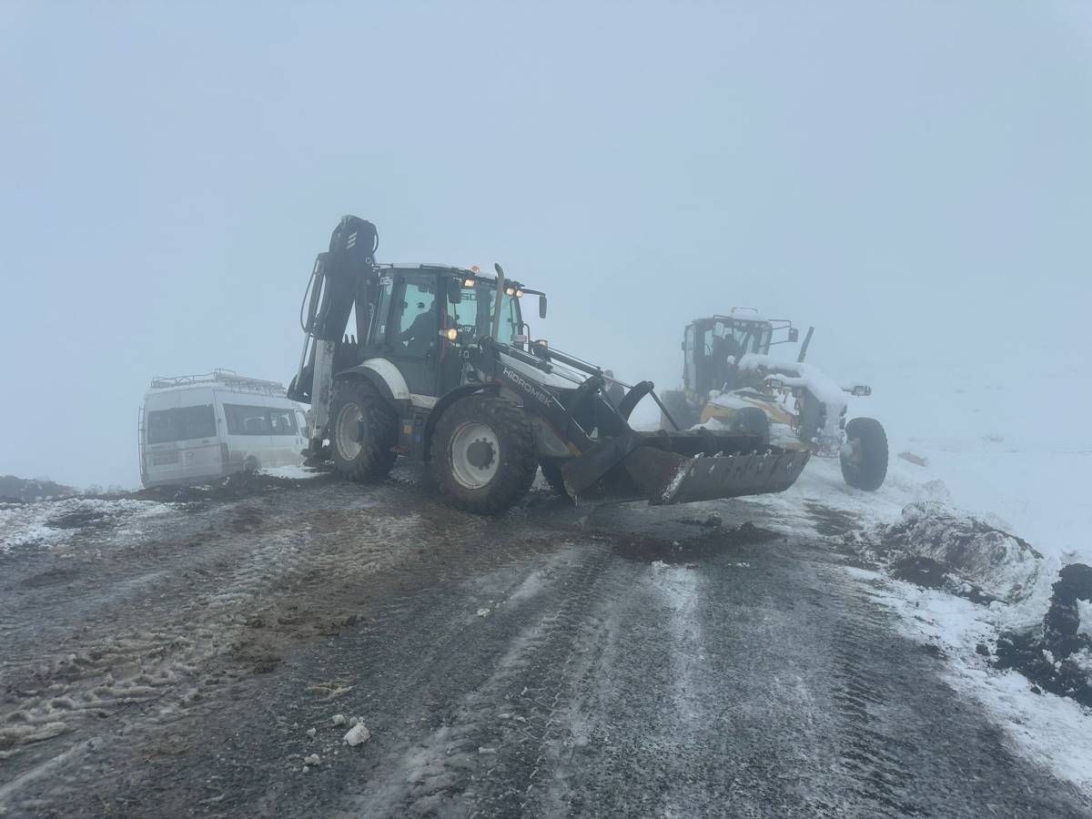 Alibeyköy - Iğdır Hattında Korku Dolu Anlar! Mahsur Kalan Yolcuların İmdadına Özel İdare Yetişti