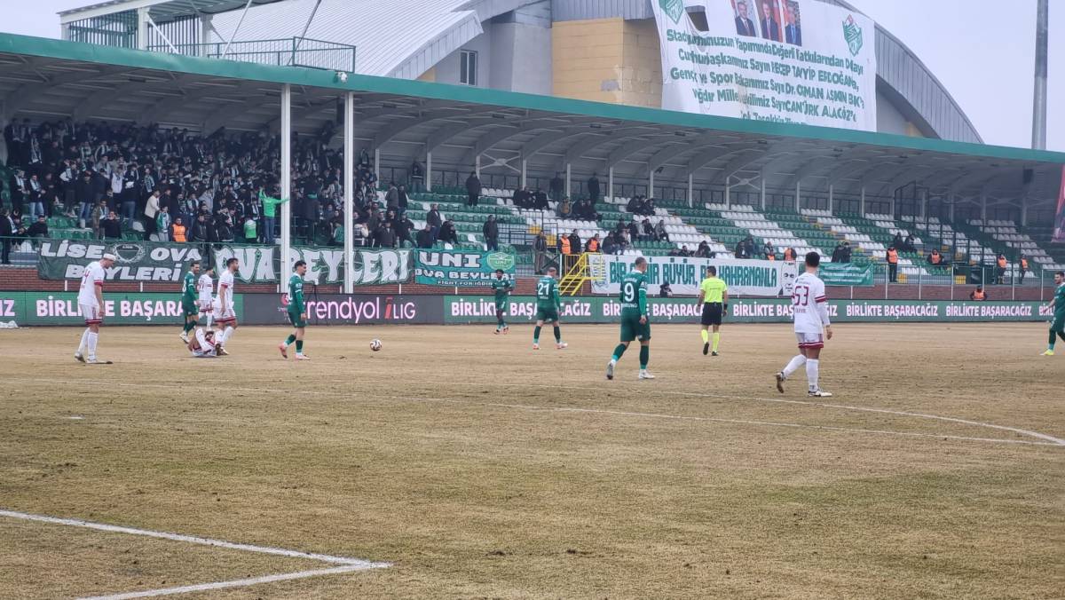 Iğdır FK 1-0 Ümraniyespor İlk Yarı Sonucu: Florian Loshaj Golle Başladı