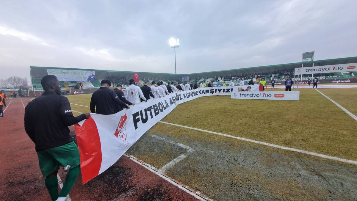 Iğdır FK 1-0 Ümraniyespor İlk Yarı Sonucu: Florian Loshaj Golle Başladı