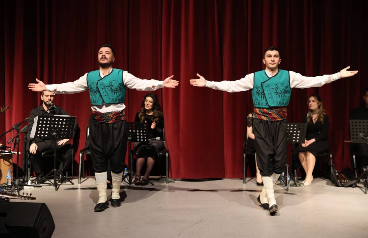 Iğdır Kültür Merkezi’nde Muhteşem Gece! Halk Oyunları ve Ezgilerle Anadolu Mirası Sahnelendi