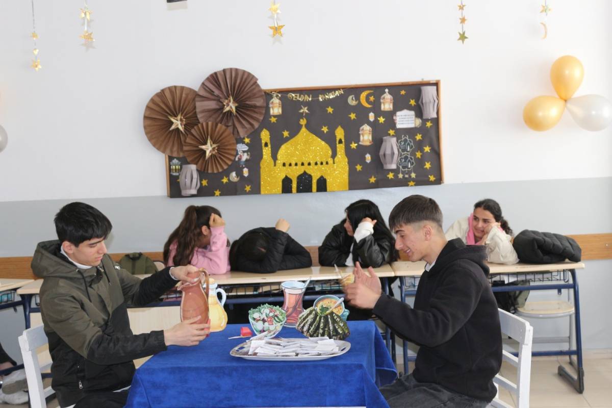 Iğdır'da Ramazan Ruhu Sınıflara Sığmadı!