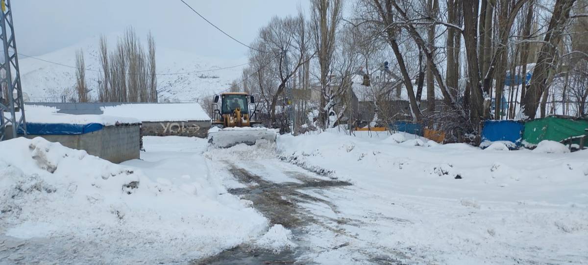 Mart Ortasında Iğdır Beyaza Büründü: Kent Pazar Gününe Karla Uyandı