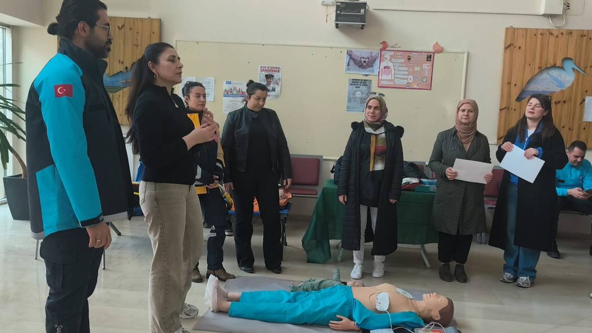 Iğdır’da “Beyaz Gelinlik” Öncesi Kritik Mesai: Kaysı Bahçelerinde İlaçlama Başladı