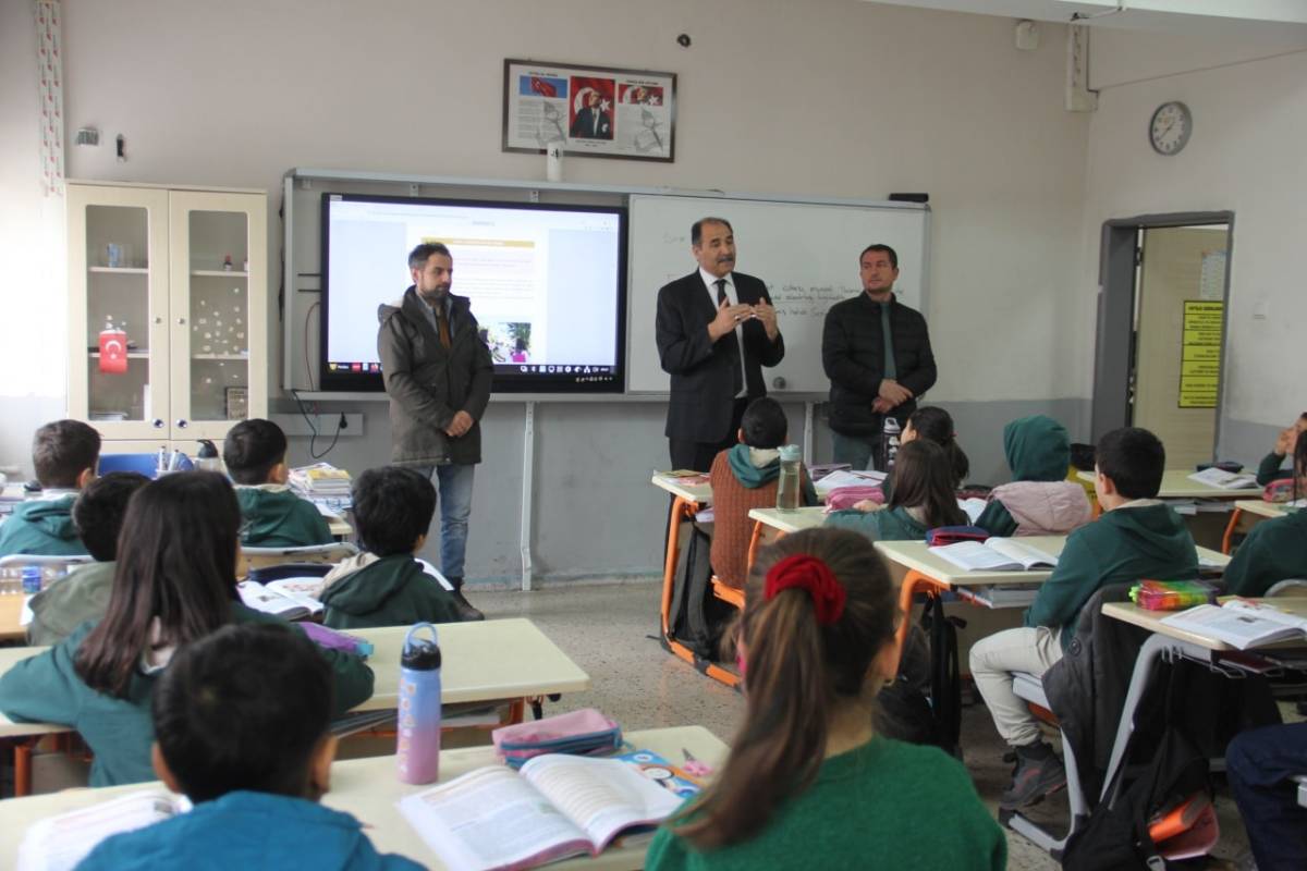 Iğdır’da Eğitim Turu: Müdür Aziz Gün’den Sınıflarda Samimi Sohbet
