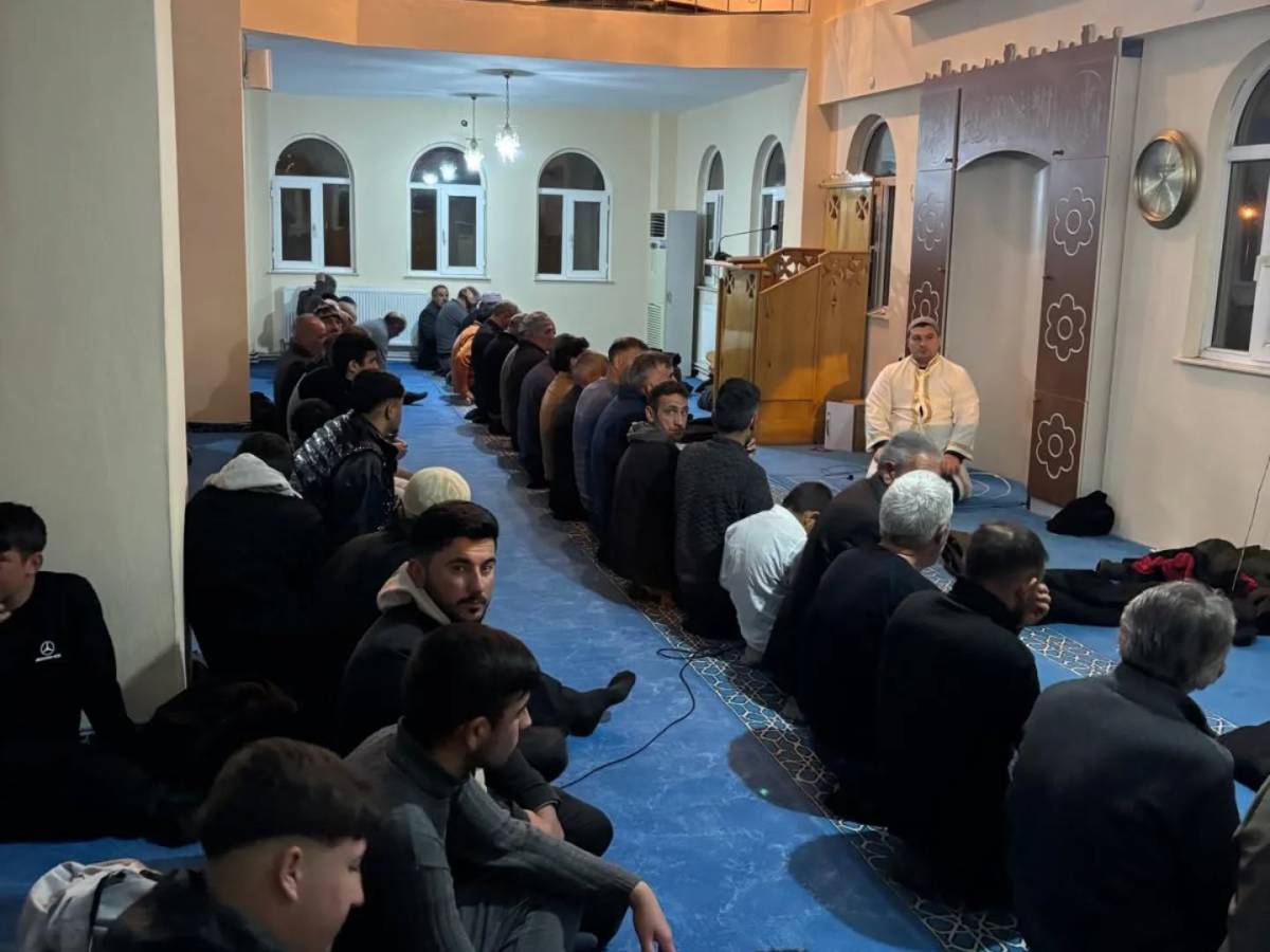 Iğdır Tuzluca’da Kadir Gecesi Coşkusu: Camiler Doldu Taştı