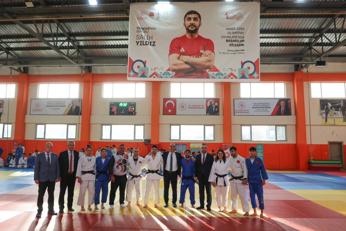 Iğdır Valisi Taşolar’dan Judoculara Sürpriz Ziyaret: