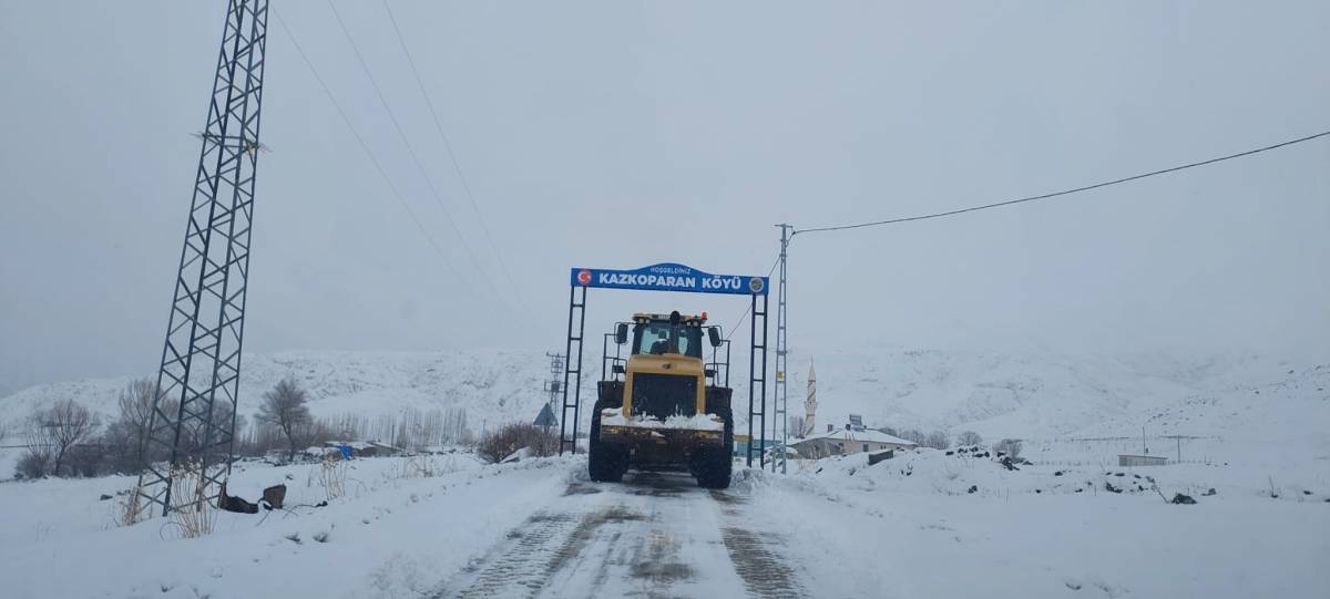 Mart Ortasında Iğdır Beyaza Büründü: Kent Pazar Gününe Karla Uyandı