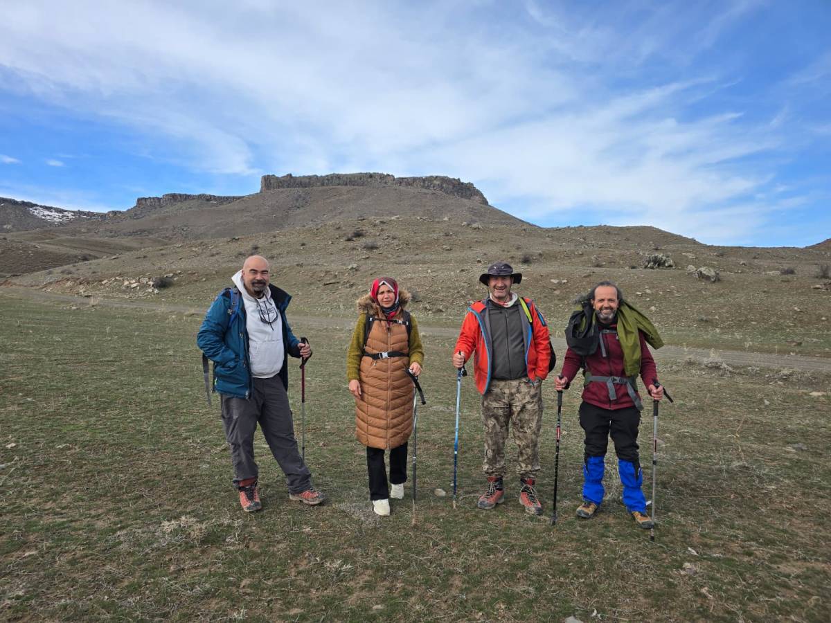 Iğdır’da Dağcılardan Orman Haftası’na Özel Doğa Yürüyüşü