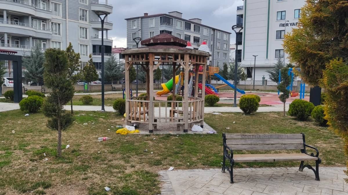Iğdır'da Çocuk Parkları Atık Yuvasına Dönüştü!