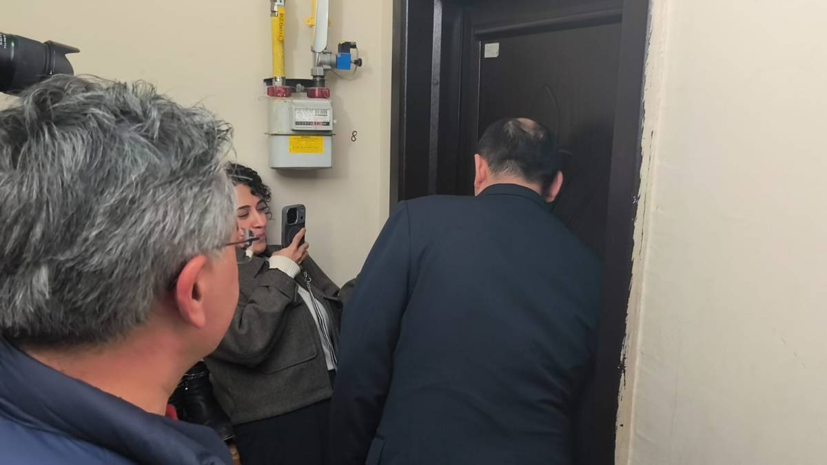 Iğdır’da Nevruz Coşkusu: Vali Taşolar Kapı Dinledi, Mendil Attı!